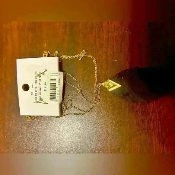 NWT City Genuine Leather Animal Print Pendant and Earring Set 32” length - Picture 4 of 7